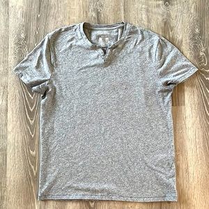 Banana Republic Men’s Quick Dry Gray Tee